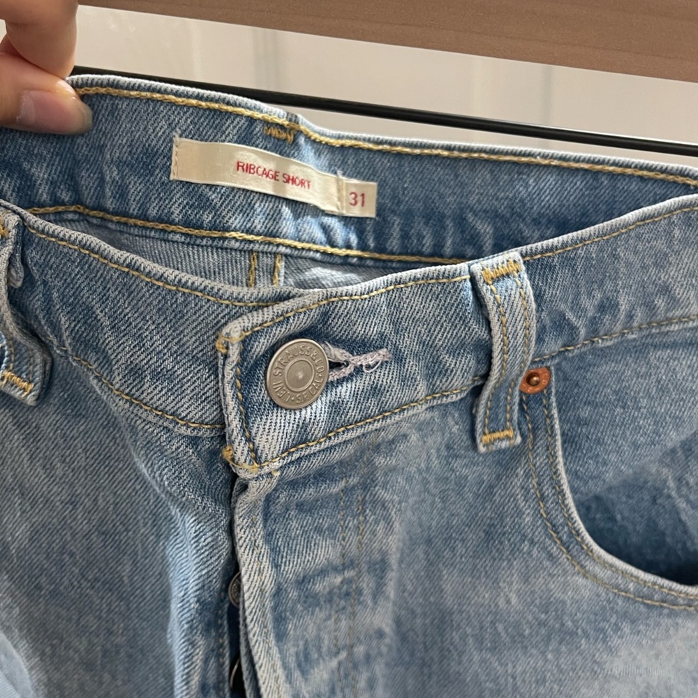 Levi's Ribcage Short - Picture 2 of 6